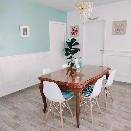 Homestay Les Soleils De La Loire *